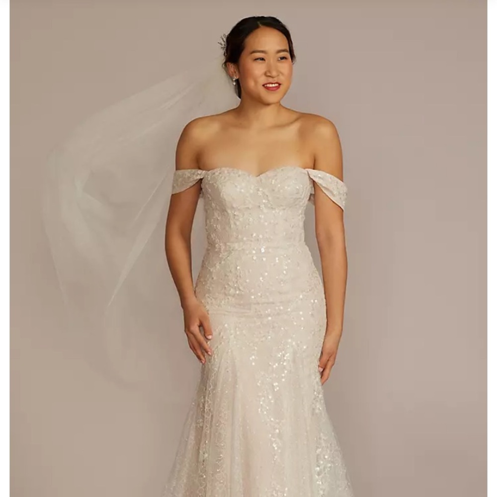 Mermaid style lace wedding dress.